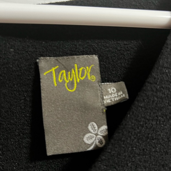 Taylor bell sleeve dress - Picture 2 of 4